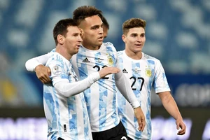 Chùm ảnh ngày Messi phá kỷ lục quốc gia