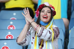 Sắc màu Ukraina tại Hampden Park qua ảnh