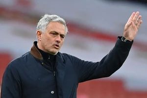 Vừa về AS Roma, Mourinho đã tuyển thủ môn 33 tuổi giá 'khủng'