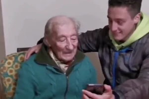 Cụ ông 100 tuổi khiến Messi ngỡ ngàng và cảm động