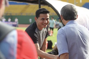 Kiatisak và chuyện Thái Lan 'thả mồi bắt bóng'