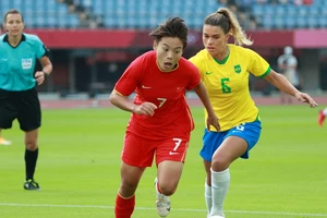 Những ‘đóa hồng thép’ Trung Quốc thua Brazil 0-5