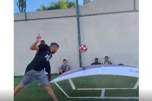 Xem Samba chơi banh bàn