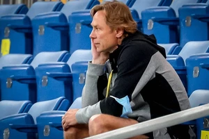 Karpin ngồi ghế thuyền trưởng tuyển Nga