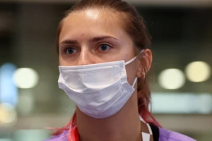 VĐV nước rút Belarus bị lôi ra sân bay buộc về nước