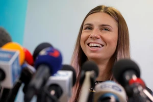 Krystsina: ‘Bà tôi nói quay về Belarus rất nguy hiểm’