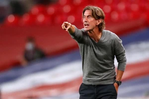 HLV Frank nói gì khi giúp Brentford đánh bại Arsenal?