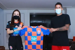 Cầu thủ hay nhất Philippines đầu quân Thai Port