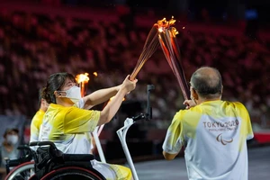 Chùm ảnh lung linh đêm khai mạc Paralympic Tokyo