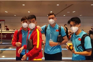 2 năm Văn Lâm mới gặp lại đồng đội ở Doha