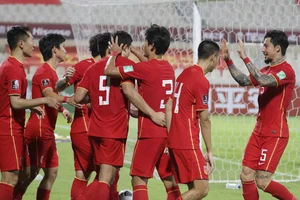 Tuyển Trung Quốc đã yếu lại đá sân trung lập