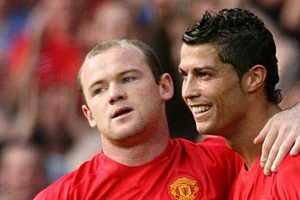 Thầy Rooney 'sắp xếp' cho Ronaldo đá trung phong