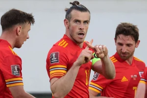 Bale lập hat trick tại Nga, Ý phá kỷ lục bất bại