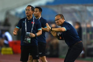 HLV Park Hang-seo đã so sánh hai tình huống VAR thế nào?