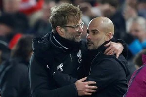 Trước đại chiến LIverpool - Man City, họ đưa nhau lên...mây