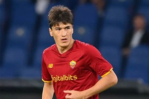 HLV Katanec mang tiền đạo AS Roma đá với Malaysia