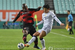 Ulsan Hyundai bị đồng hương biến thành cựu vô địch