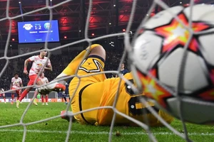 ‘Đội tuyển thế giới’ PSG cứ tưởng đá đâu thắng đó