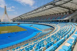 Xây xong tổ hợp SEA Games, công nhân Trung Quốc khóc ròng vì vé về nhà