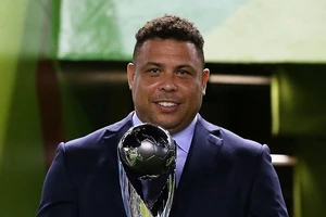 'Gã chủ tịch béo' bị fan Cruzeiro 'ném đá' tơi tả