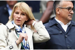 ‘Djokovic ra đường không khẩu trang, dương tính mà không biết’