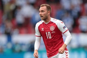 Eriksen khởi đầu giấc mơ World Cup bằng đội hình dự bị