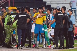 Giải tiền M-League, đổ máu và bỏ giải