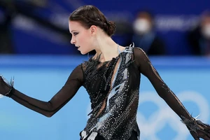 Valieva dính Doping vì dùng chung cốc với ông mình?