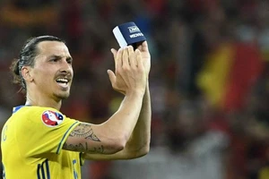 Ibrahimovic vui với vai trò cầm đuốc chạy