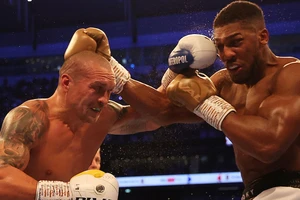 Usyk đã có thông hành rời Ukraine tái đấu Joshua
