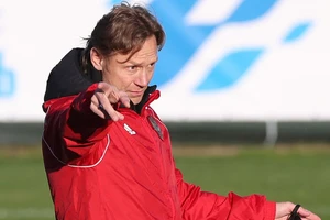 HLV Karpin nói về đợt “tập trung gió” của tuyển Nga