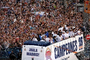 Chùm ảnh Real Madrid ăn mừng danh hiệu La Liga 35
