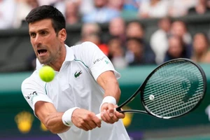 Djokovic tan vỡ con tim vì người thầy vào tù