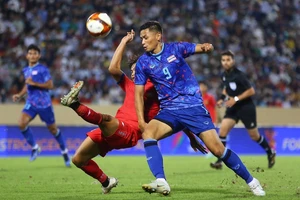 Polking vừa phải thắng Lào vừa giấu bài ông Shin 