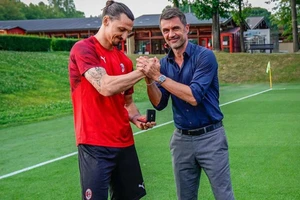 Ibra hứa chơi tiếp cho AC Milan, chỉ Maldini mới hiểu