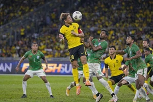 Tuyển Malaysia vừa... ‘giàu đã bỏ bạn’