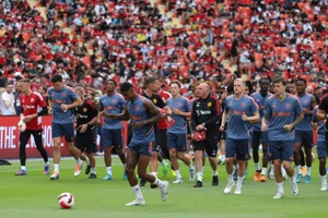 Đến Bangkok, Ten Hag tiết lộ tương lai Ronaldo