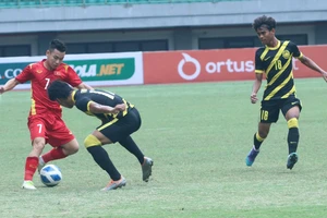 U-19 VN thua toàn diện trước Malaysia