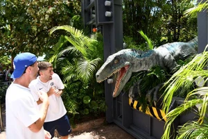 Blues vào thăm phim trường 'công viên kỷ khủng long'