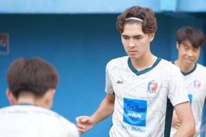 Tuyển Thái Lan lại có thêm cầu thủ mang hai dòng máu Thái - Thụy Điển