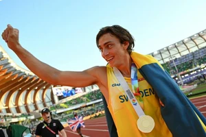 Duplantis một năm phá ba kỷ lục thế giới