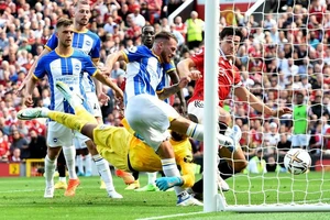 Đá với MU ai cũng có thể làm nên lịch sử