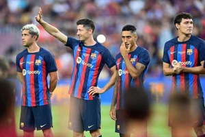 Tân binh Lewandowski đạt điểm 9 trong trận Barca thắng ‘6 sao’