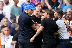 Chùm ảnh "cuộc chiến Đức - Ý" ở Stamford Brigde