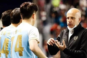 Bại tướng của thầy Park thay ông Kim