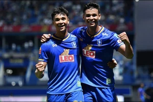 Trước khi sang TP.HCM gặp tuyển VN, anh em Fandi có phong độ cực cao