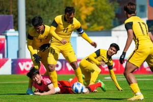 Nhà vô địch Đông Nam Á đã... ‘chầu rìa’