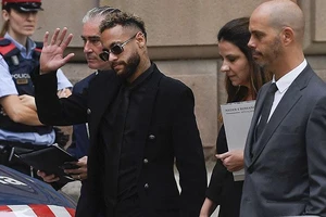 Neymar ra tòa
