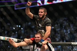 Cháu Khabib tiếp tục viết trang sử UFC