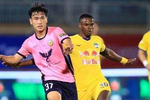 Hà Tĩnh khát điểm nhưng không thể thắng HA Gia Lai